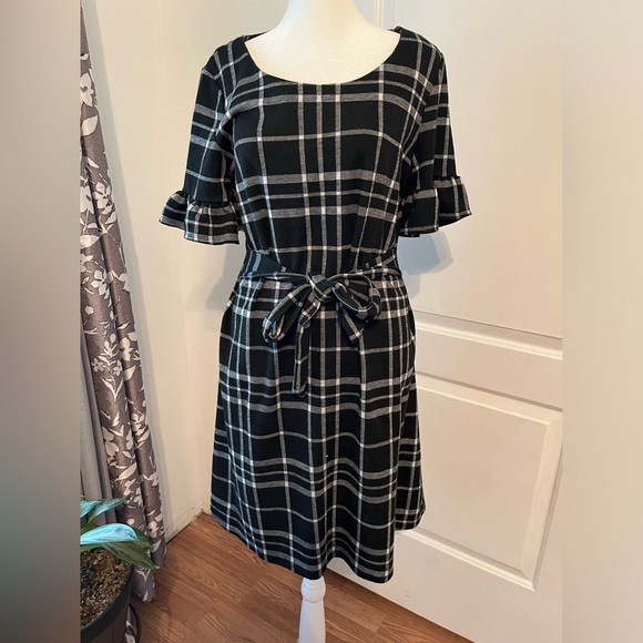 🖤⚪️ NY Collection window pane dress. EUC. Size Medium. 🖤⚪️ - Picture 2 of 11